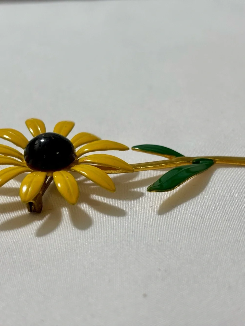 Yellow Daisy Flower Brooch - Women Jewelry - Picture 4 of 4